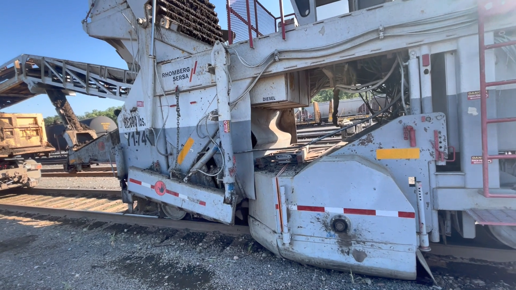 Thumbnail_Yard-and-track-cleaning